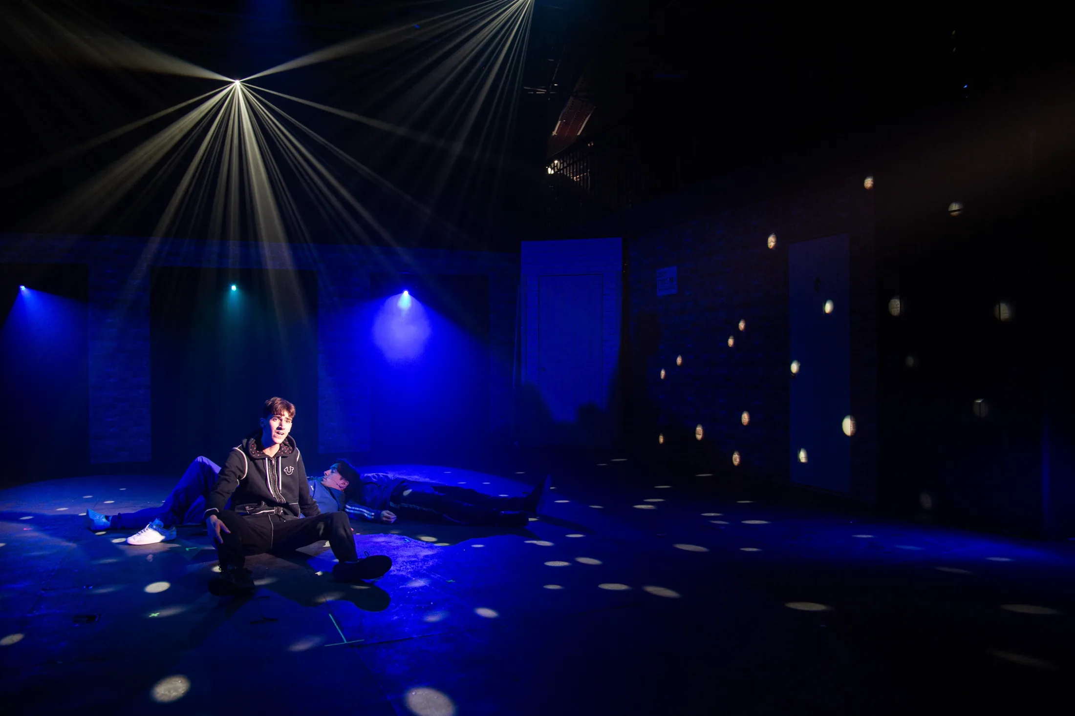 Our House, Lighting Design, Bridewell Theatre, June 2023 production still 1 by Ben Sassoon